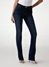 شلوار جین Guess مدل SEXY STRAIGHT POWER – ECO VISCOSE B