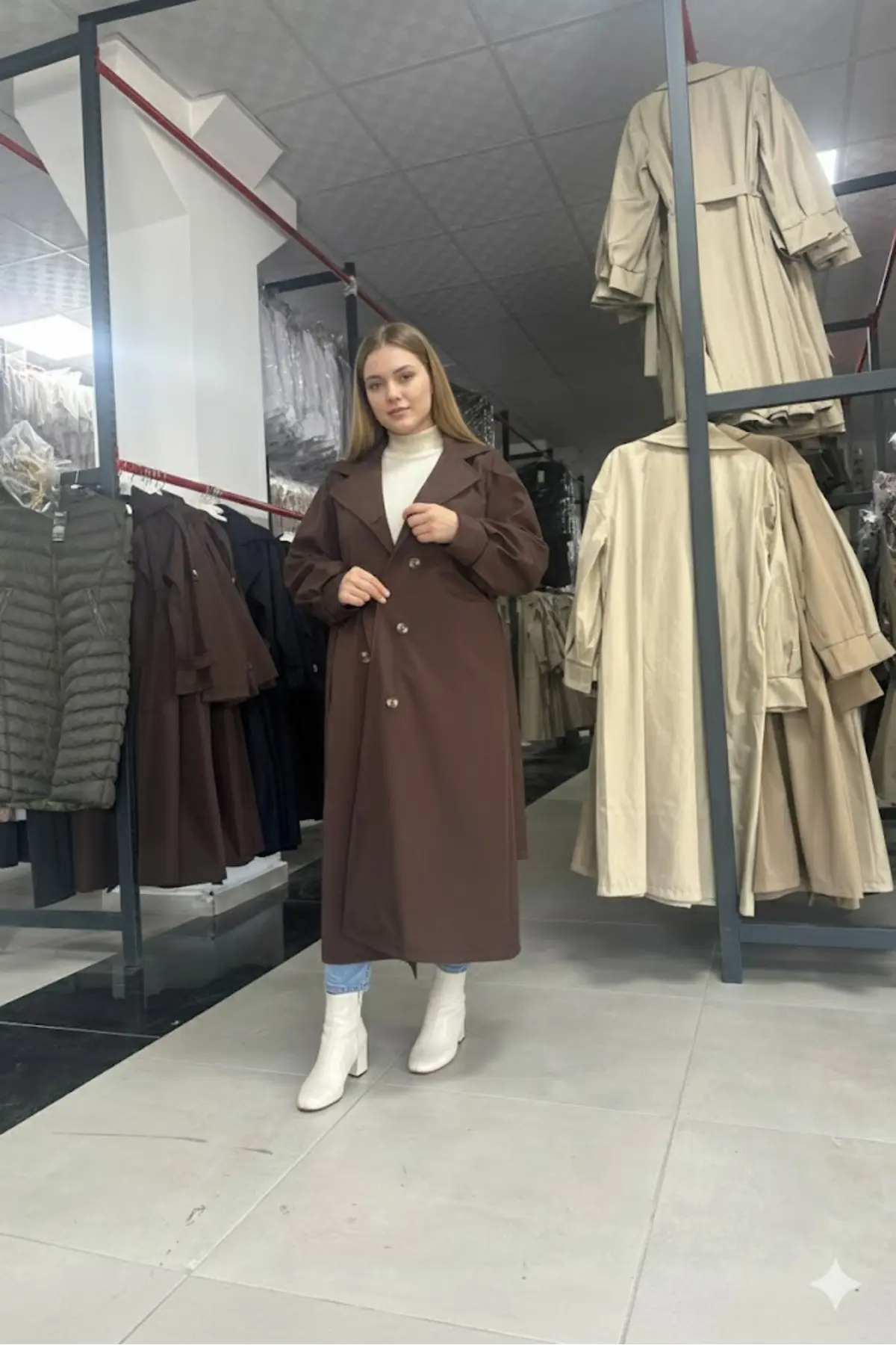 ترنچ کت بالون با منشنت دکمه‌ای