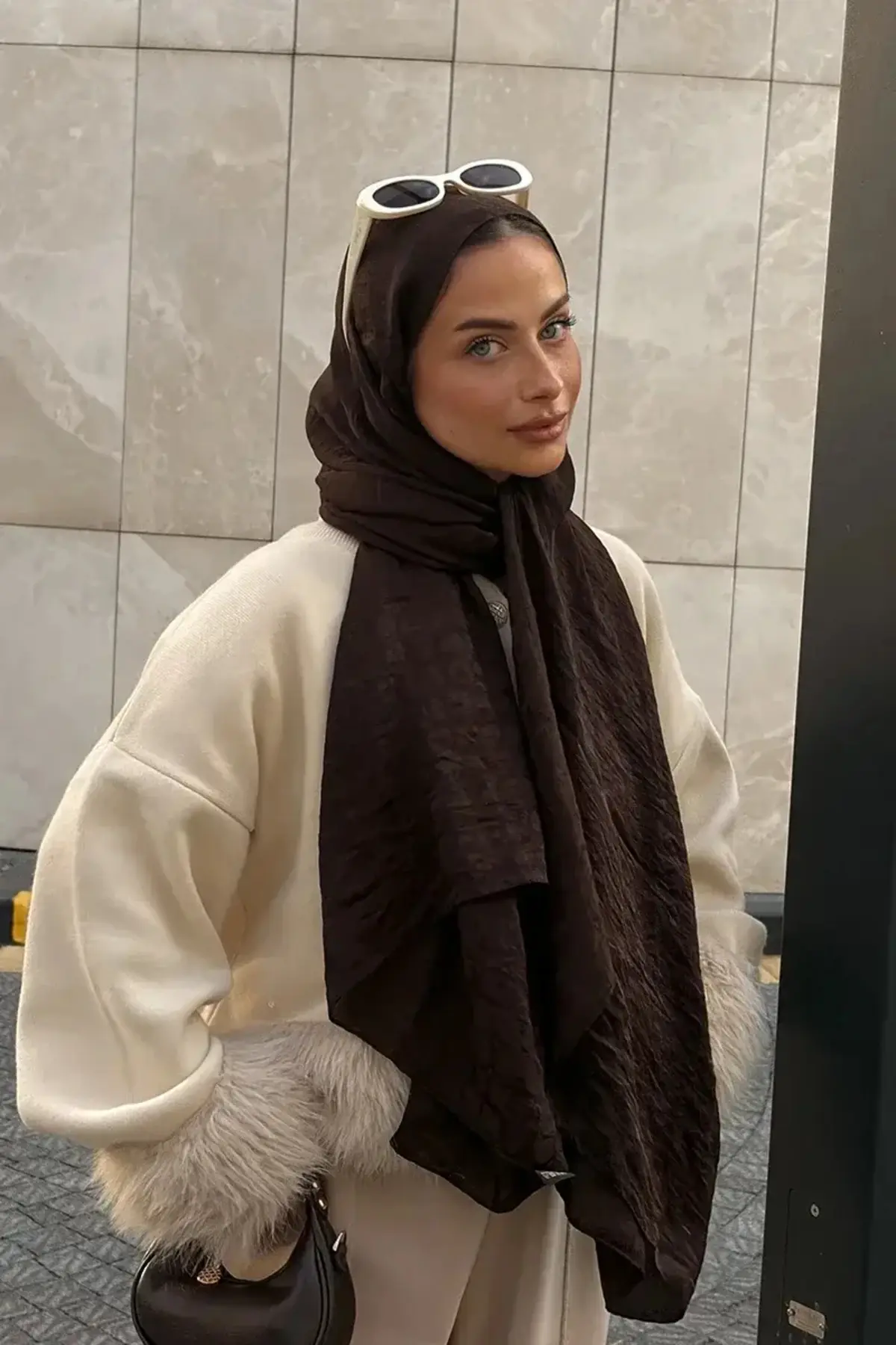 شال جاکار طرح حلقه – رنگ قهوه تلخ