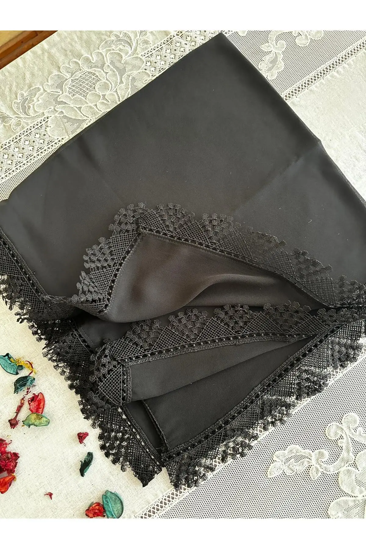 روسری نماز آماده با حاشیه‌دوزی – توربان حاشیه‌دار