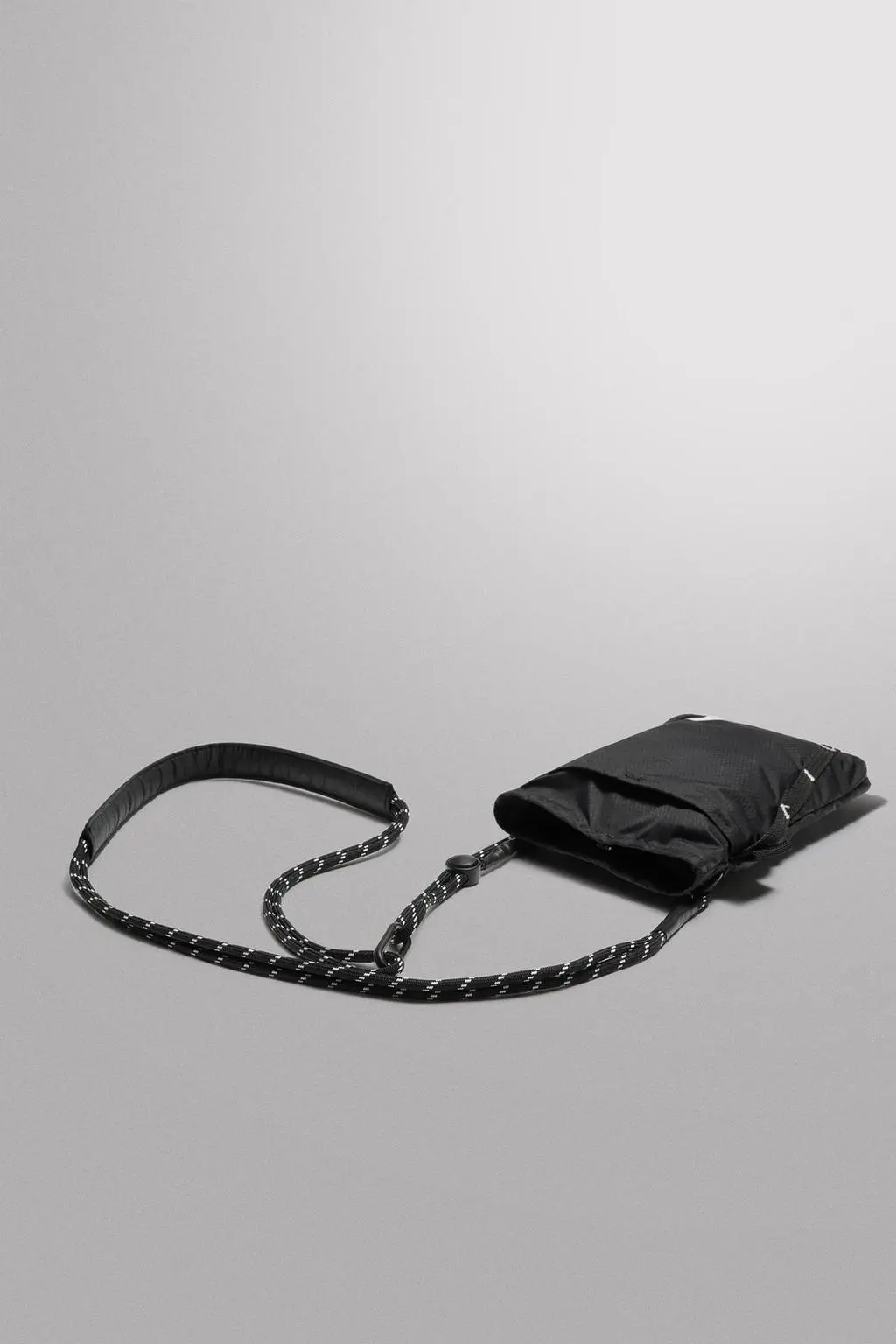 zara product image