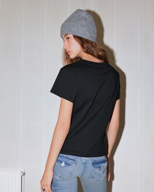 تی‌شرت آستین کوتاه با چاپ نگین‌دار-برشکا