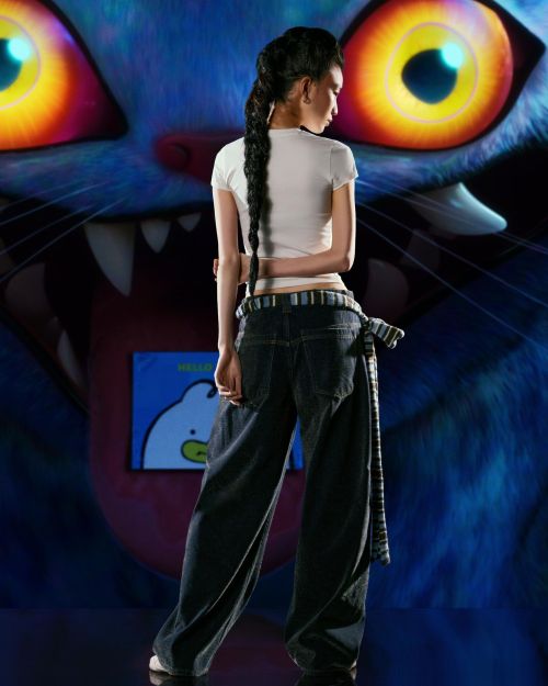 تی‌شرت چاپی آستین کوتاه شکارچیان شیطان کی‌پاپ درپی-برشکا