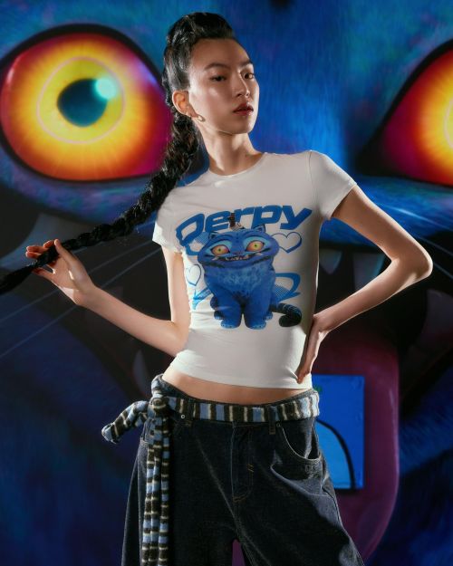 تی‌شرت چاپی آستین کوتاه شکارچیان شیطان کی‌پاپ درپی-برشکا