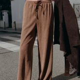 شلوار کشی کمر کشسان با پاچه‌های صاف-زارا