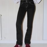 شلوار جین بوت‌کات با فلپ‌ها-برشکا