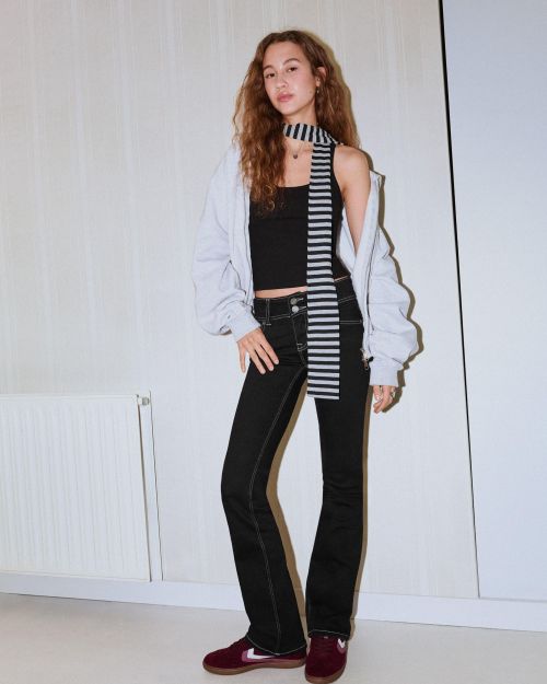 شلوار جین بوت‌کات با فلپ‌ها-برشکا