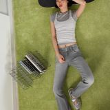 شلوار جین بوت‌کات با فلپ‌ها-برشکا