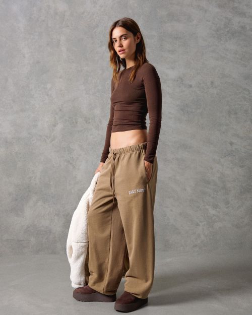 شلوارهای جیر نرم گلدوزی شده-برشکا