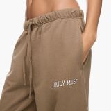 شلوارهای جیر نرم گلدوزی شده-برشکا