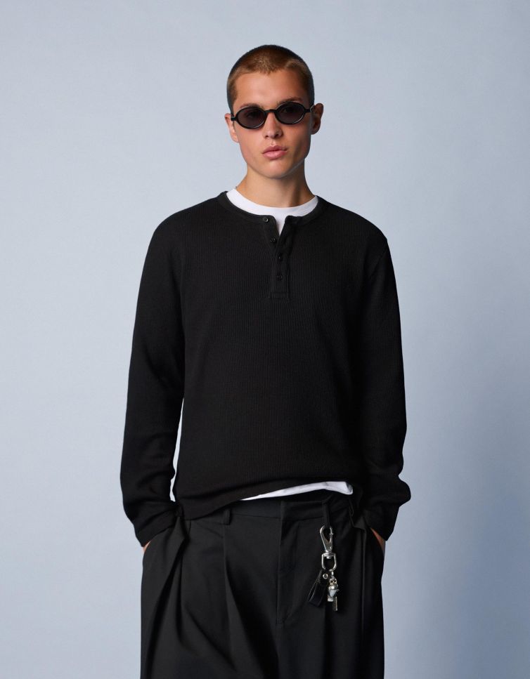 تی‌شرت آستین بلند جذب یقه هِنلی-برشکا