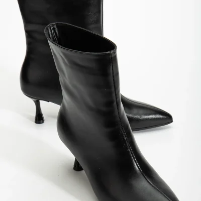 بوت زنانه مشکی براق پاشنه بلند نوک تیز BY Berle Shoes