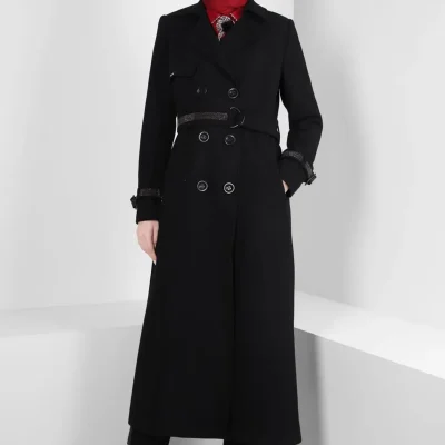 مانتوی مشکی زنانه با کمربند و سنگ‌دوزی مدل T 90408 Trendtesettur