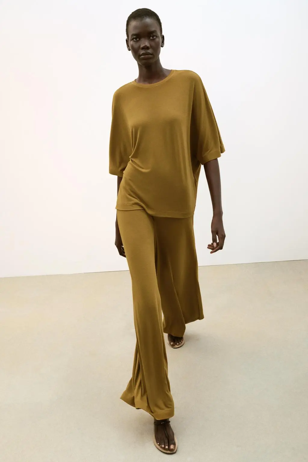 zara product image