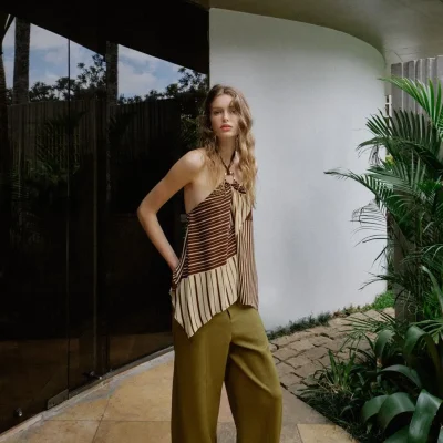 تاپ هالتر بنددار با گردنبند مهره‌ای zara