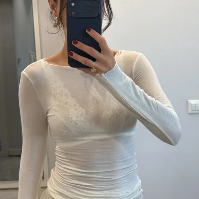 بلوز زنانه پارچه‌ای با یقه‌ی کلاسیک