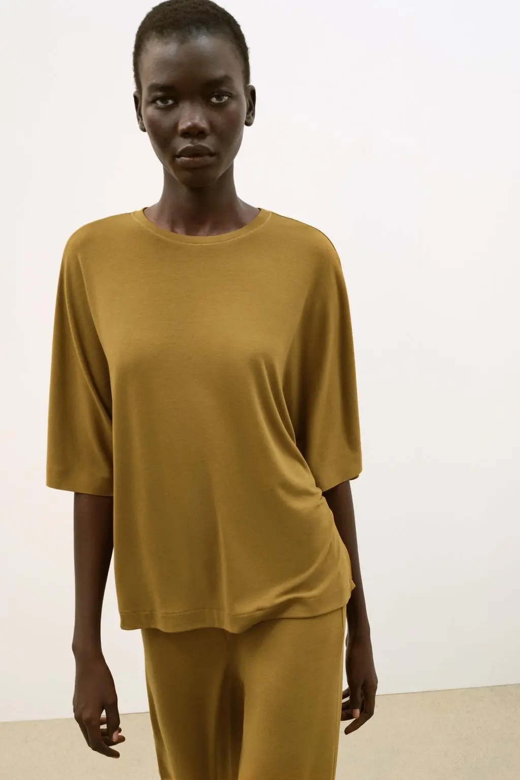 zara product image