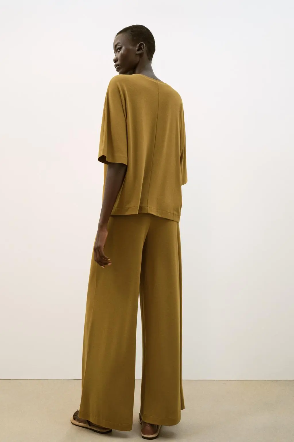 zara product image