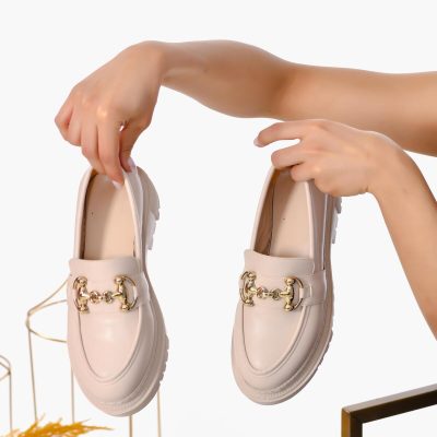 کفش زنانه لوففر مک‌آسی با کف ضخیم - Bej gucci gold toka