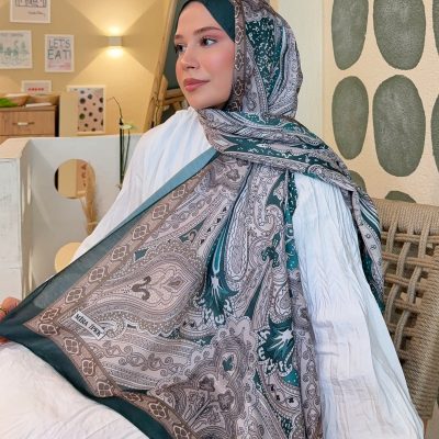 شال طرح رترو پنبه‌ای مشکی و سفید ps2 - خاکی