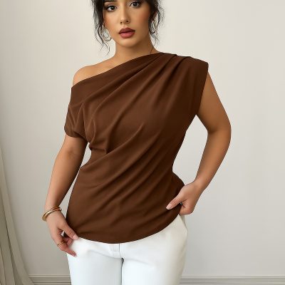 بلوز زنانه مشکی با طراحی تک‌شانه از پارچه اسکوبا کِرپ - قهوه‌ای