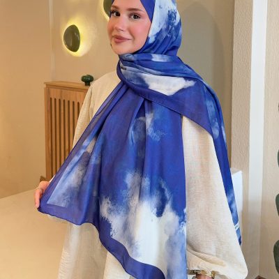 شال زنانه پنبه‌ای طرح قومی ایلهام سری مشکی و طوسی گرادیان ps136 - Saks Mavi