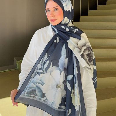 شال زنانه پنبه‌ای طرح قومی ایلهام سری مشکی و طوسی گرادیان ps136 - Koyu Lacivert
