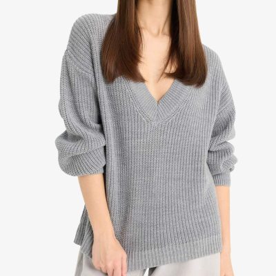 پلیور اورسایز زنانه با یقه V مدل Z7135AZ/NV207 لاکی - Gri-GR90
