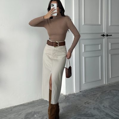 دامن کتان زنانه قهوه‌ای با چاک جلو و لبه‌ی برش خورده - بژ