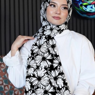 شال نرم پنبه‌ای کاراملی با طرح گل روان - سفید