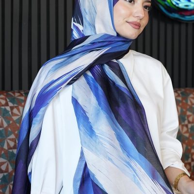 شال نرم پنبه‌ای کاراملی با طرح گل روان - بنفش