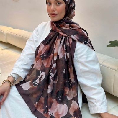 شال بامبو طرح گل بتیک مشکی - قهوه‌ای