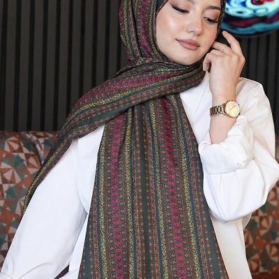 شال نرم پنبه‌ای سبز تیره با طرح قومیتی