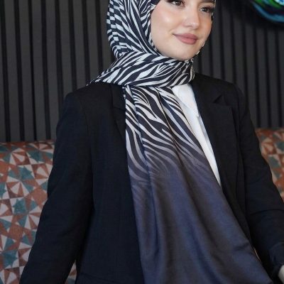 شال نخی نرم طوسی با طرح موج‌دار