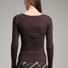 تیشرت کشباف زنانه ماوی مدل Slim Fit یقه گرد آستین بلند — قهوه‌ای Defacto