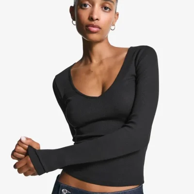 تیشرت آستین بلند یقه V bershka