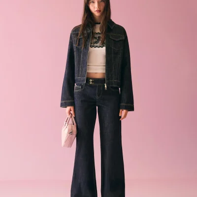 شلوار جین بگی فیت پایین‌کمر با گلدوزی bershka