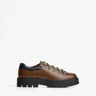 کفش با جزئیات فلزی bershka