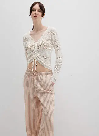 پلیور زنانه ماوی بیاض مدل M1710758-70057 اسلیم فیت یقه قایقی boyner