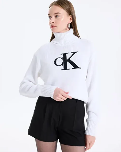 Calvin Klein Jeans بلوز زنانه یقه اسکی نیم‌دار سفید با چاپ LV047D354GYAA