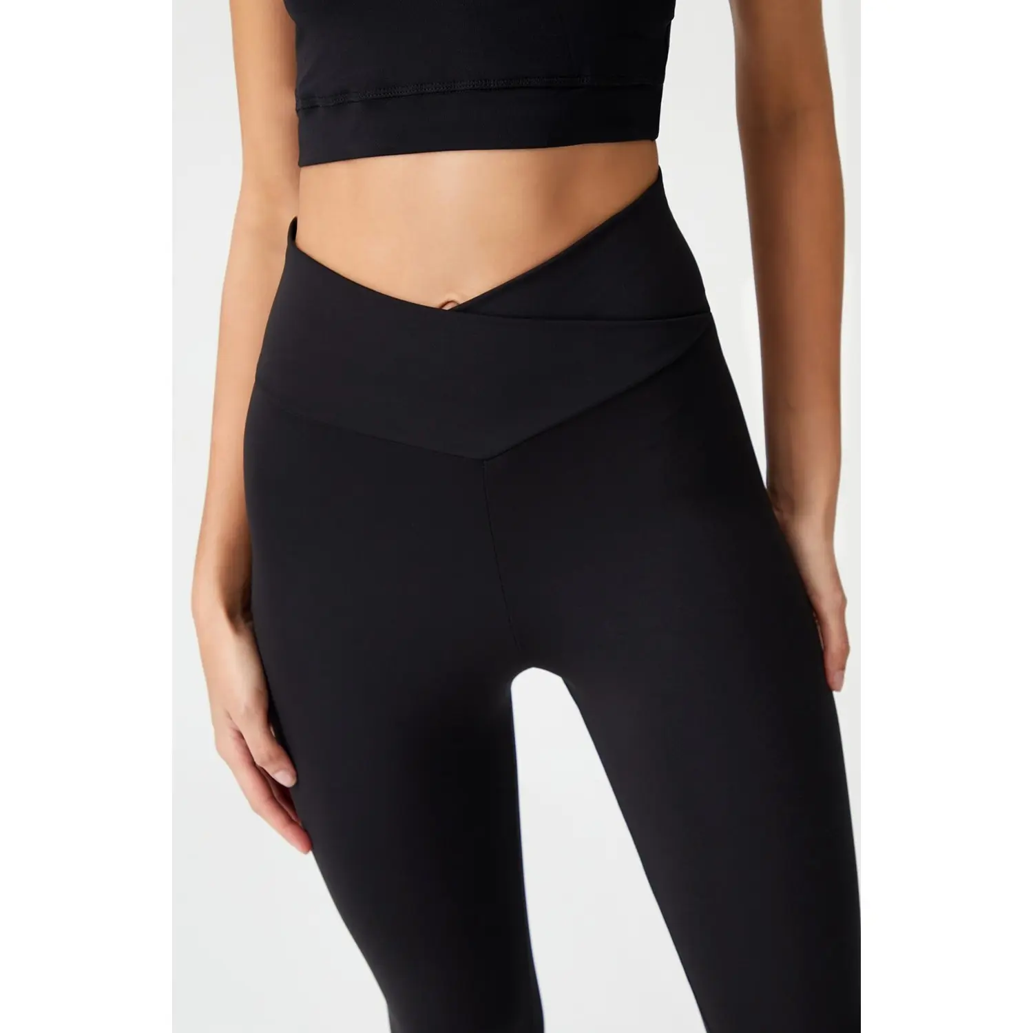 تیغه کمر متقاطع سیاه – شلوارک Cross Waist Tayt Envelope