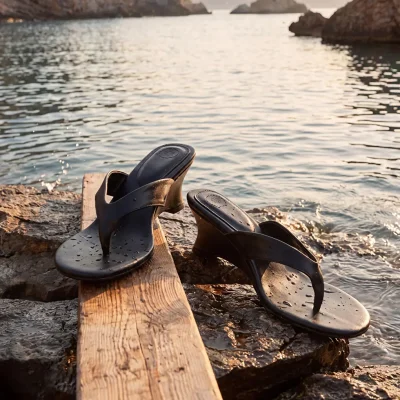 دمپایی زنانه با ظاهر چرم مشکی LC Waikiki