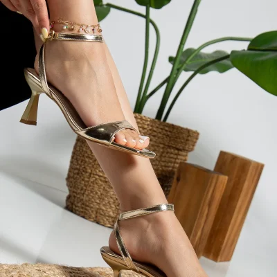 کفش پاشنه‌دار طلایی آنجل گلد 7 سانتی‌متر - مناسب استفاده روزانه Abay Shoes