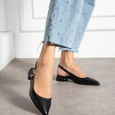 بابلت اسلینگ‌بک وگان مشکی – نوک تیز، پاشنه کوتاه، بند قابل تنظیم با سگک Gullu Shoes