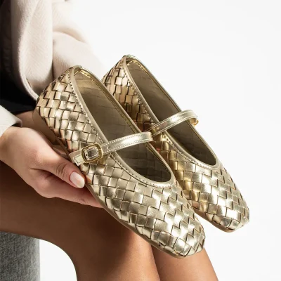کفش زنانه ELVIA Gold مدل مری جین بافت دار با بند مچی و سگک Dabab Shoes