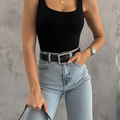 بلوز زنانه مشکی یقه مربع با بندهای ضخیم دولایه جلو Ladyzey