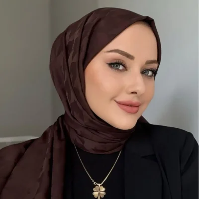 شال حریر ابریشمی زنانه طرح جاکارد شطرنجی Arifenurdesigns