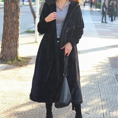 کت زمستانی زنانه بلند با خز طبیعی trendyol