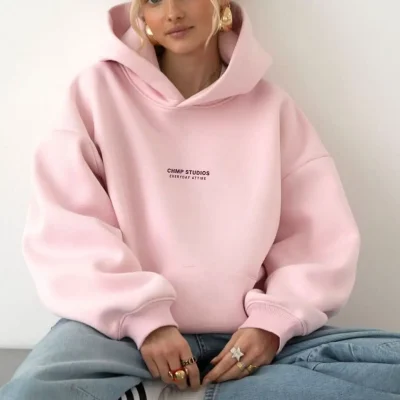 هودی اورسایز زنانه CHMP STUDIOS صورتی – هودی دار، پلار سه نخ، جیب کانگورویی THE Champ Clothing