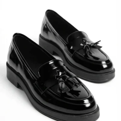 کفش لوفر زنانه چرم اصل مشکی براق با منگوله و پاپیون - استایل راگن Grada